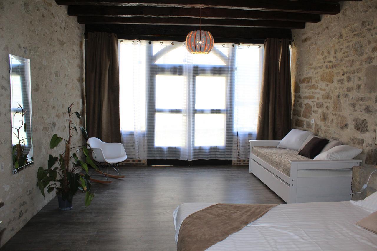 A La Croisee Des Vallees Bed & Breakfast Figeac Exterior photo