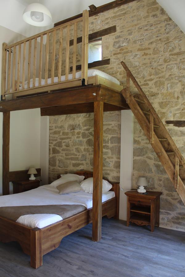A La Croisee Des Vallees Bed & Breakfast Figeac Exterior photo